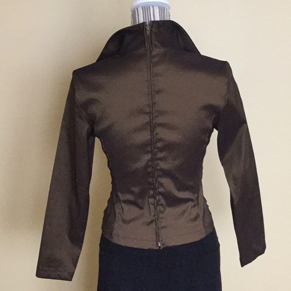 Top - Picture 2 of 2